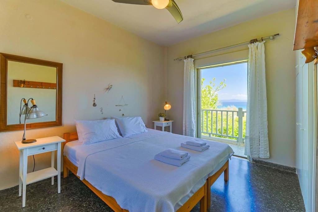 Вилла The Bright House By The Sea Афитос Экстерьер фото