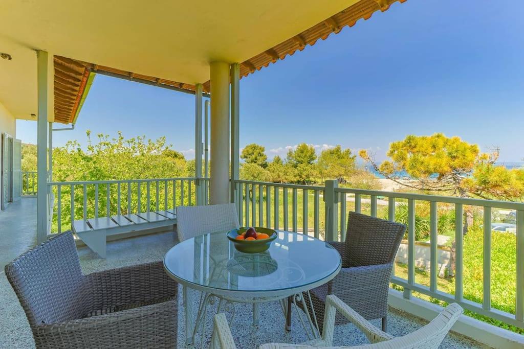 Вилла The Bright House By The Sea Афитос Экстерьер фото