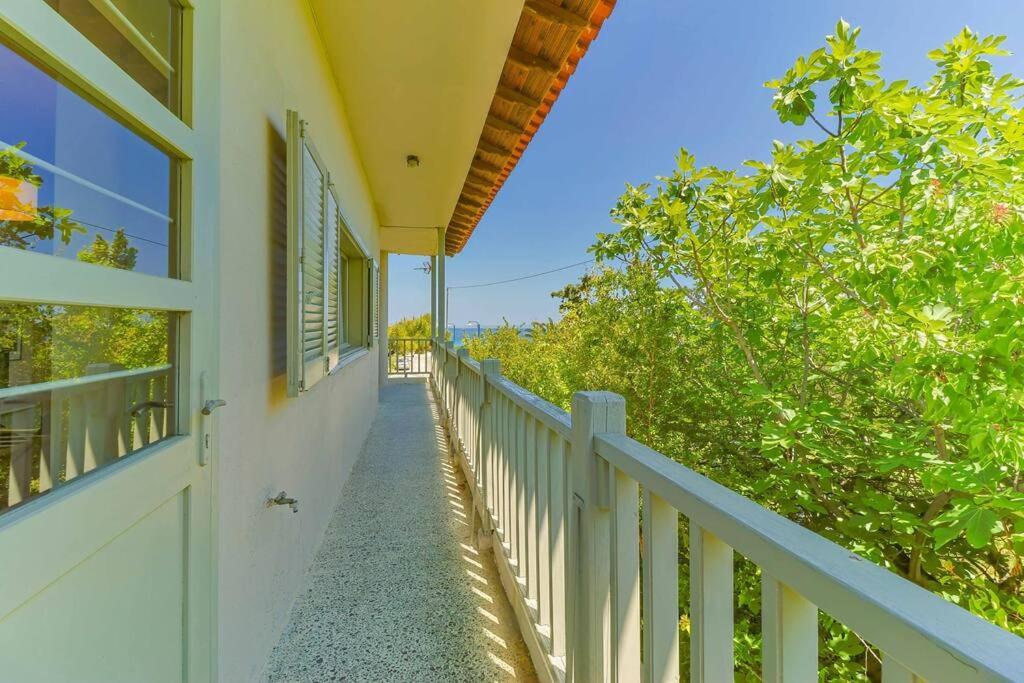 Вилла The Bright House By The Sea Афитос Экстерьер фото